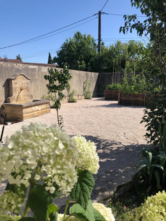 Lulu En Provence Acomodação com café da manhã LʼIsle-sur-la-Sorgue Exterior foto